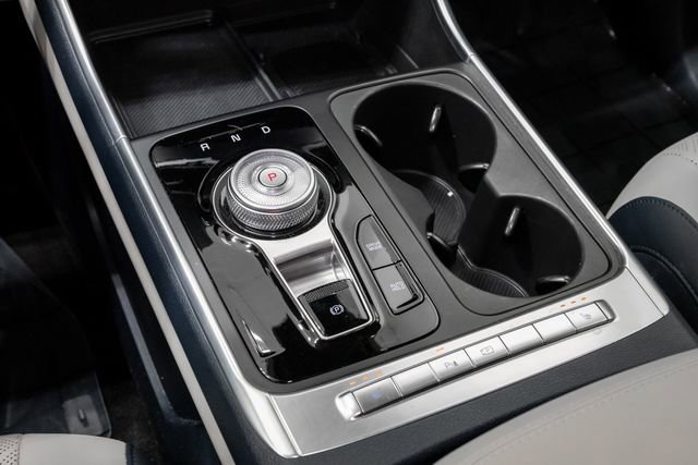 Certified 2025 Kia Carnival EX image 19