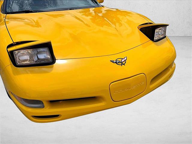 Used 2000 Chevrolet Corvette Coupe w/ Performance Handling Pkg RWD image 27