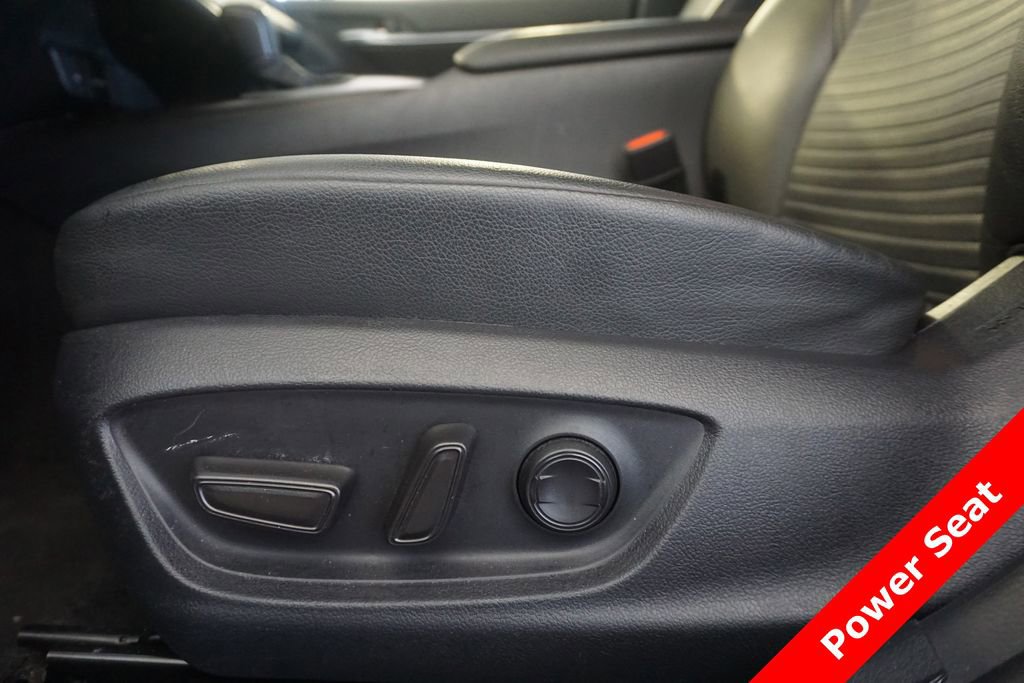 Used 2024 Toyota Camry SE FWD image 6