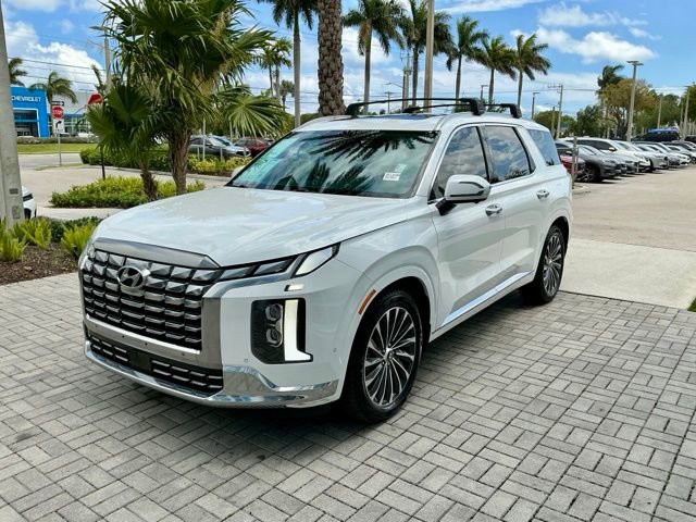 Used 2023 Hyundai Palisade Calligraphy w/ Winter Package image 3