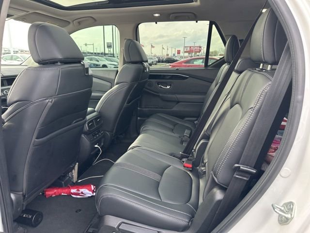 Used 2023 Honda Pilot Touring image 6