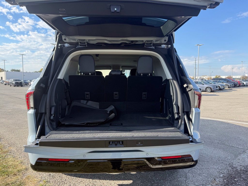 Used 2026 Lincoln Navigator Premiere AWD/4WD image 13