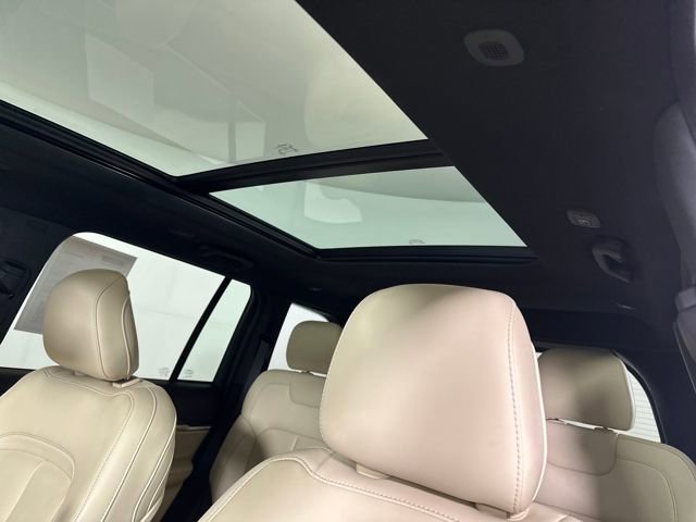 Used 2022 Jeep Grand Cherokee Limited 4xe w/ MOPAR Finishing Package image 12