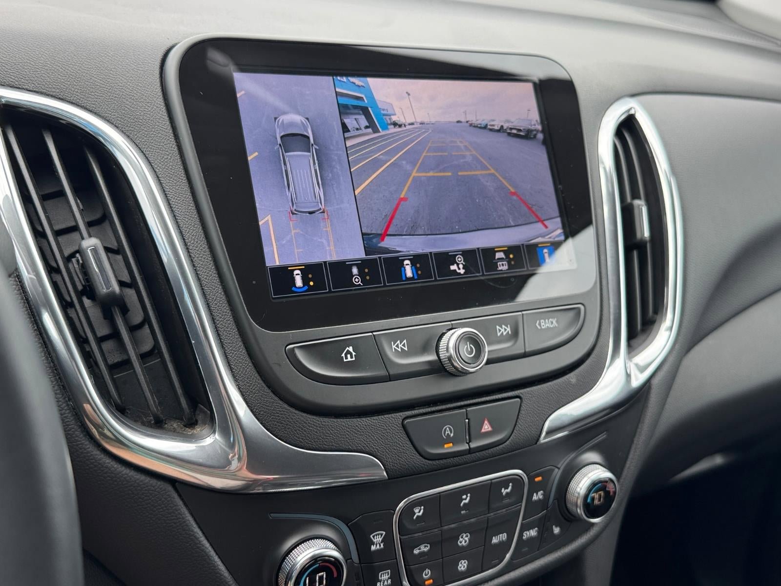 Used 2023 Chevrolet Equinox LT AWD/4WD image 16