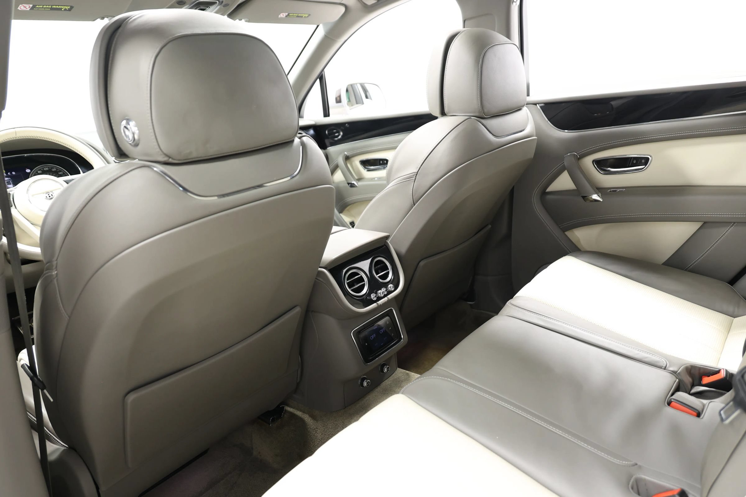 Used 2018 Bentley Bentayga Onyx Edition AWD/4WD image 66