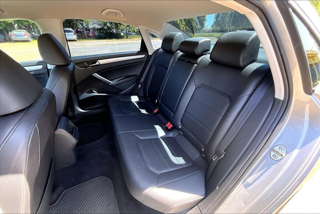 Used 2014 Volkswagen Passat 1.8T Wolfsburg Edition FWD image 21