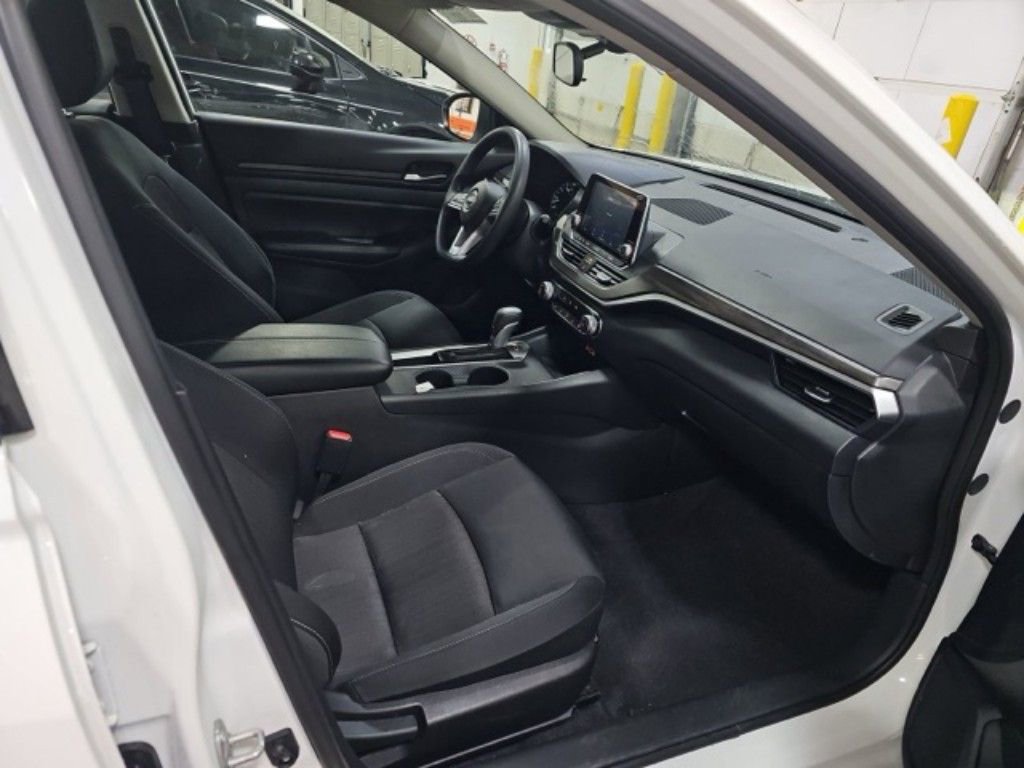 Used 2025 Nissan Altima 2.5 SV image 10