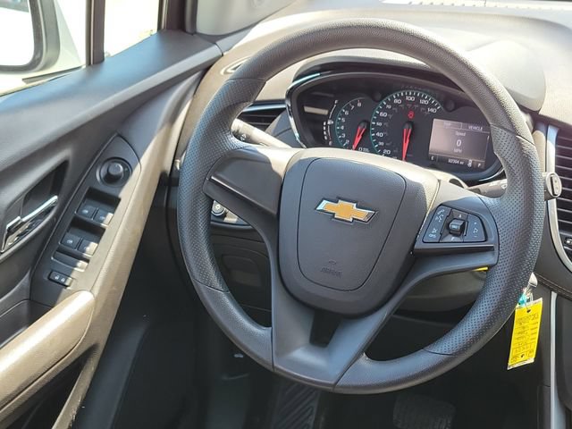Used 2020 Chevrolet Trax LS w/ LPO, Cargo Package FWD image 17
