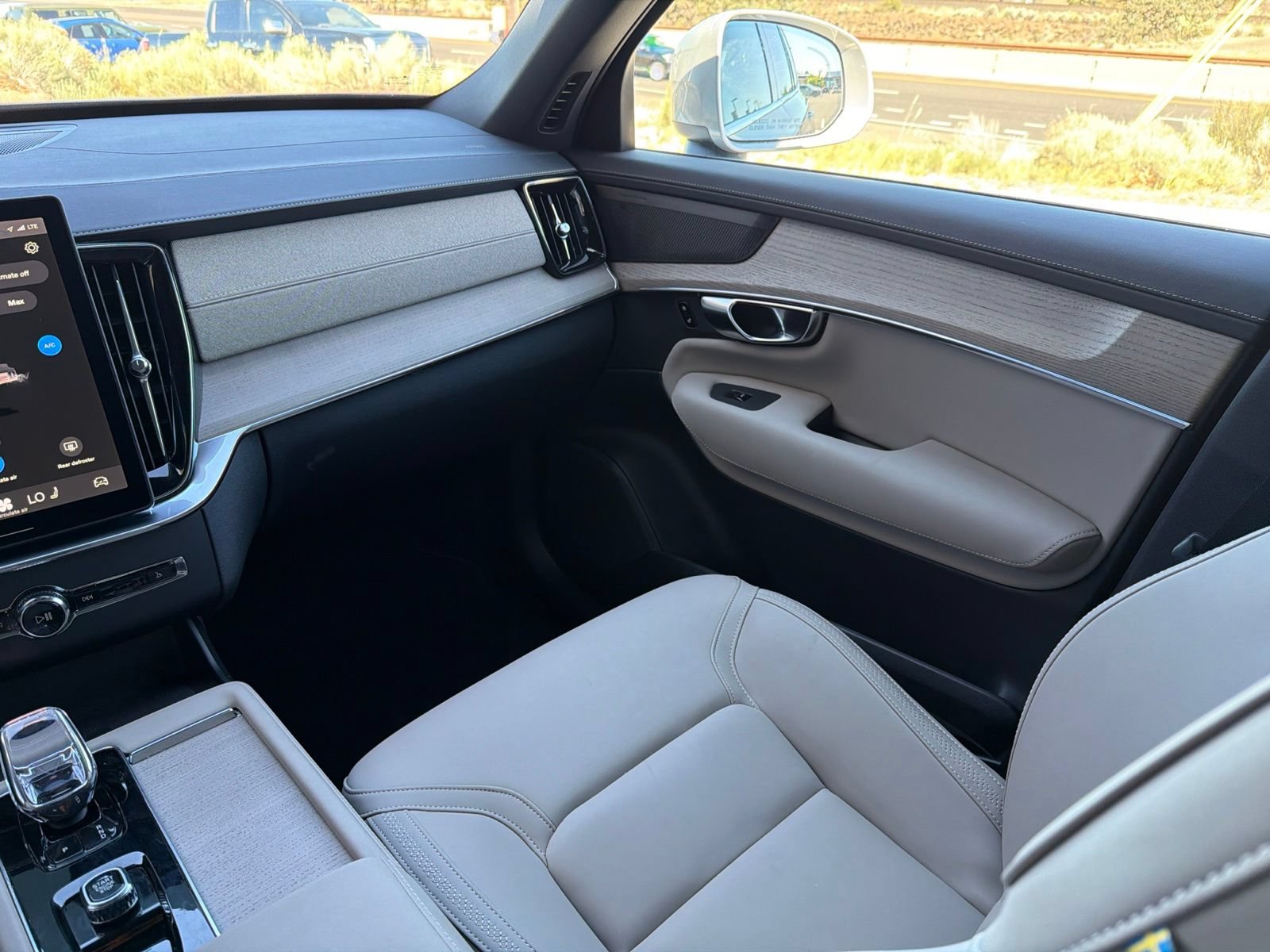 Used 2025 Volvo XC90 B6 Plus AWD/4WD image 13