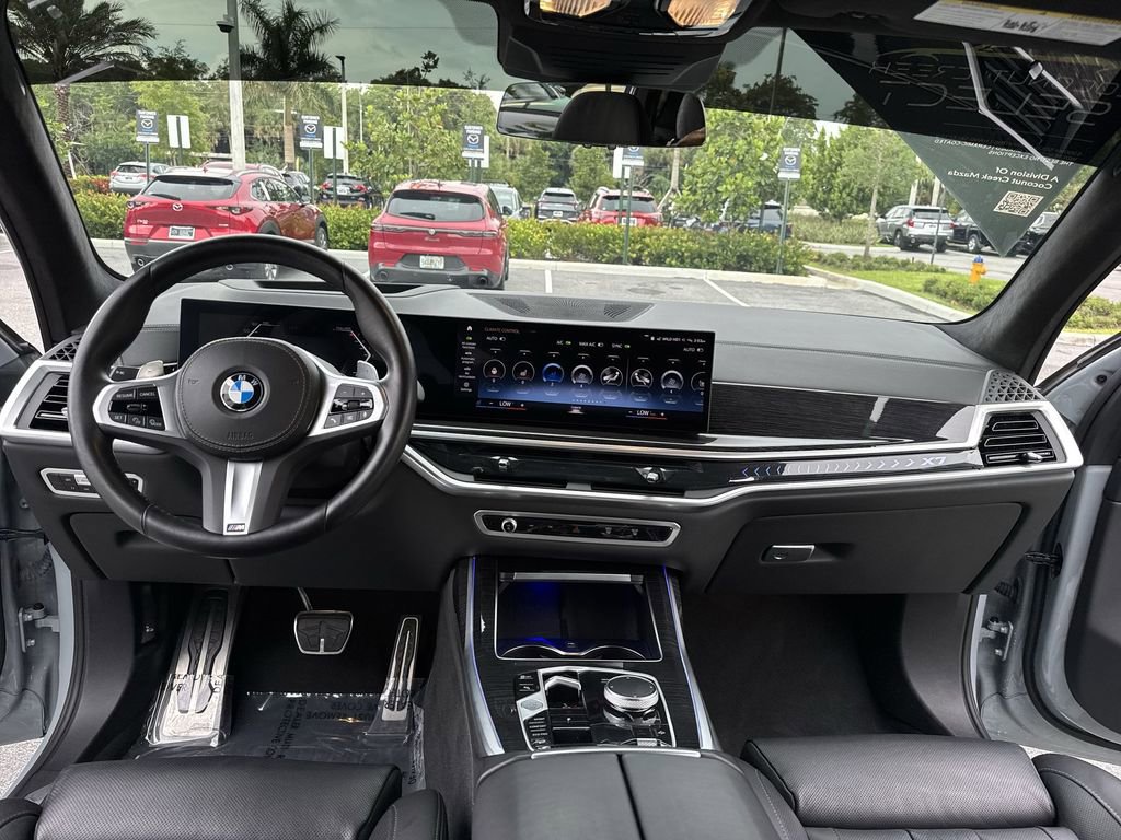 Used 2023 BMW X7 xDrive40i w/ M Sport Package AWD/4WD image 34