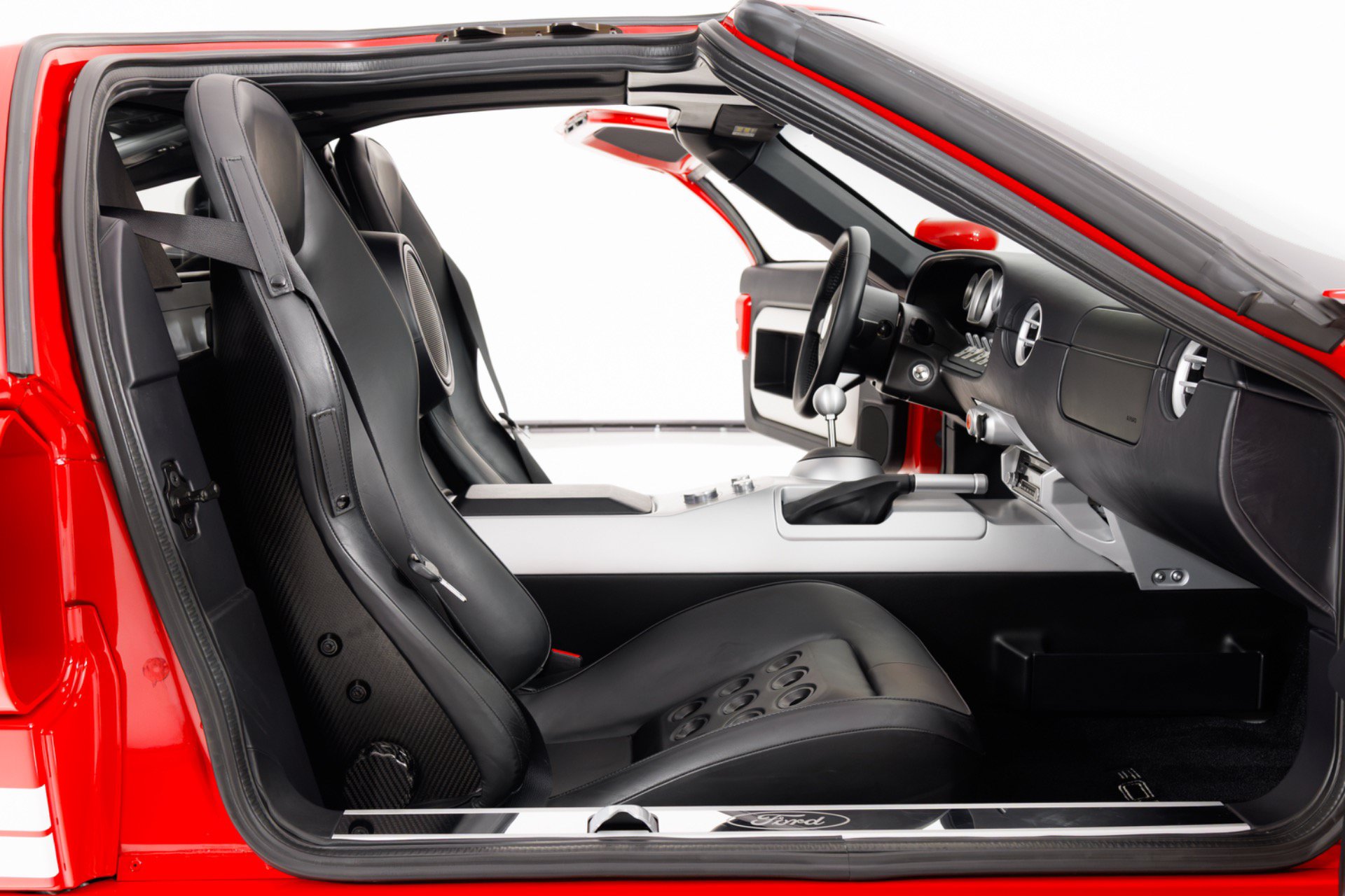Used 2006 Ford GT RWD image 36