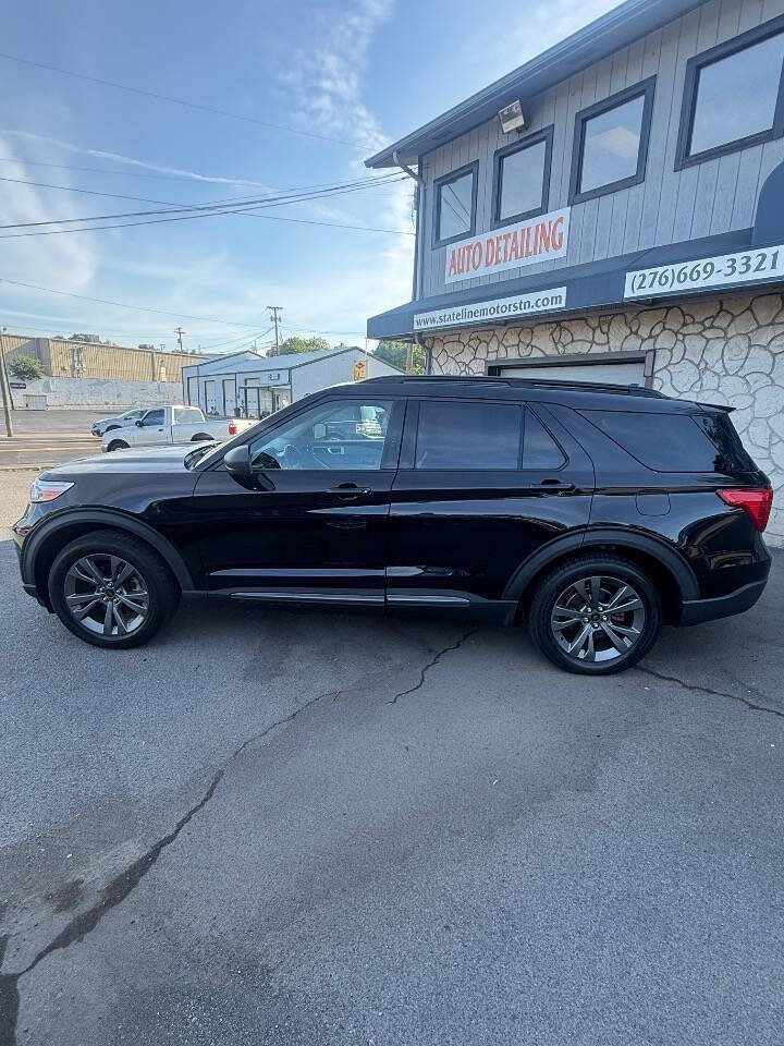 Used 2021 Ford Explorer XLT w/ Equipment Group 202A AWD/4WD image 2