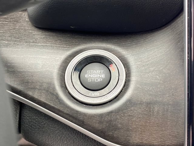 Used 2023 Jeep Grand Cherokee Limited AWD/4WD image 13