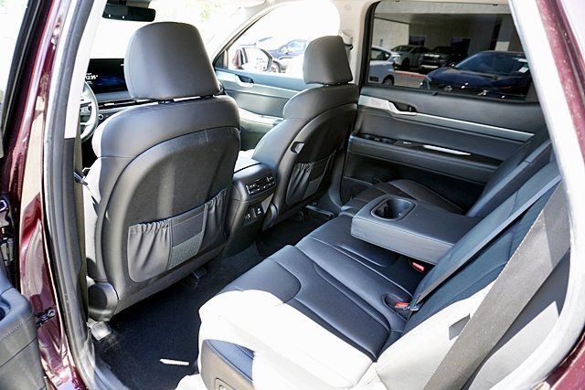 Used 2024 Hyundai Palisade SEL FWD image 26