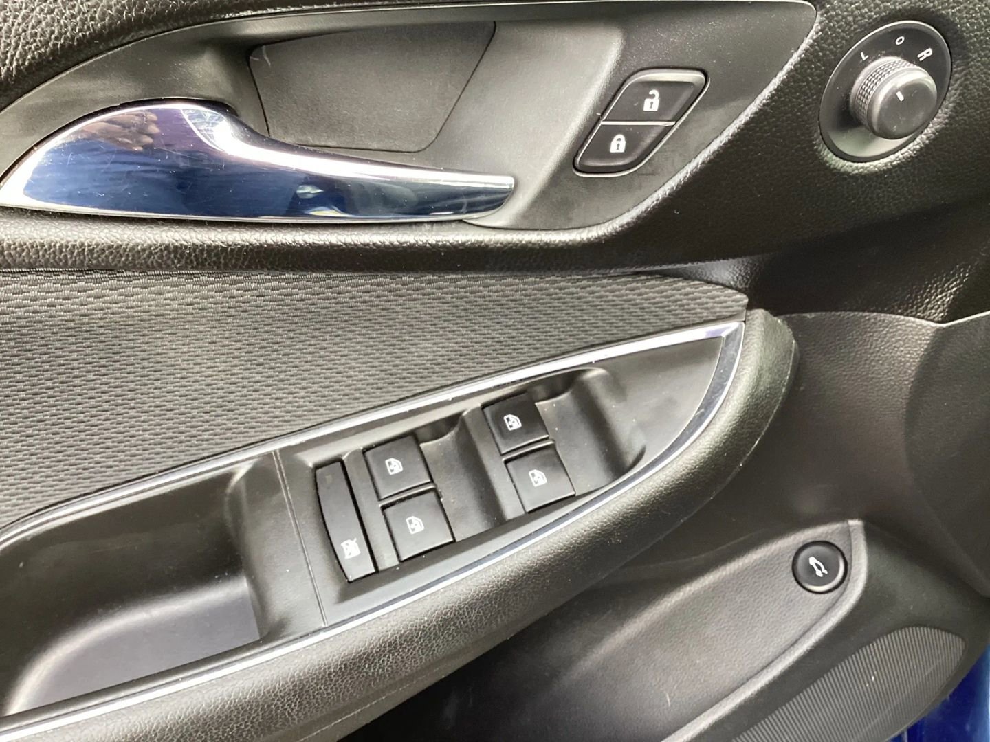 Used 2019 Chevrolet Cruze LT w/ Convenience Package image 21