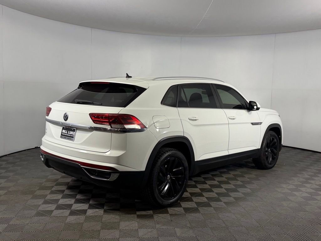 Used 2021 Volkswagen Atlas Cross Sport SE w/ 20" Black Wheels Package FWD image 5