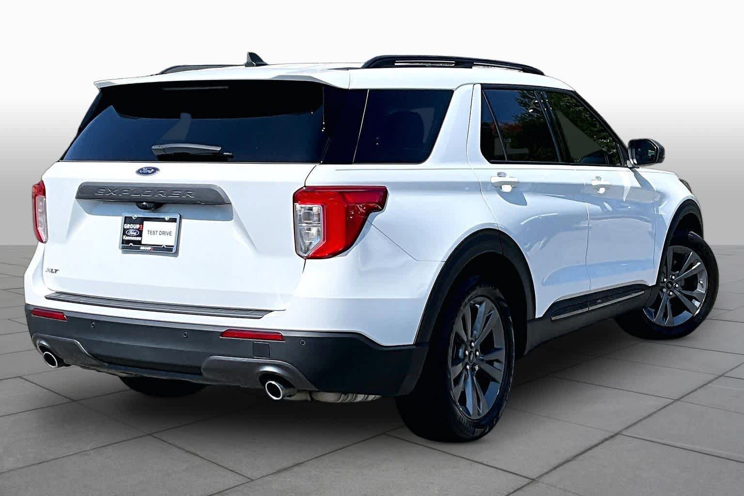 Used 2021 Ford Explorer XLT w/ Equipment Group 202A RWD image 13