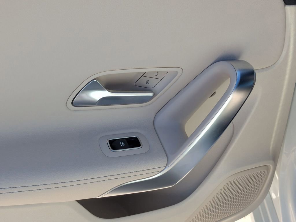 Used 2025 Mercedes-Benz CLA 250 image 25