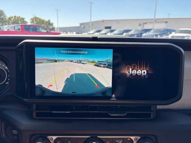 Used 2024 Jeep Gladiator Sport AWD/4WD image 14