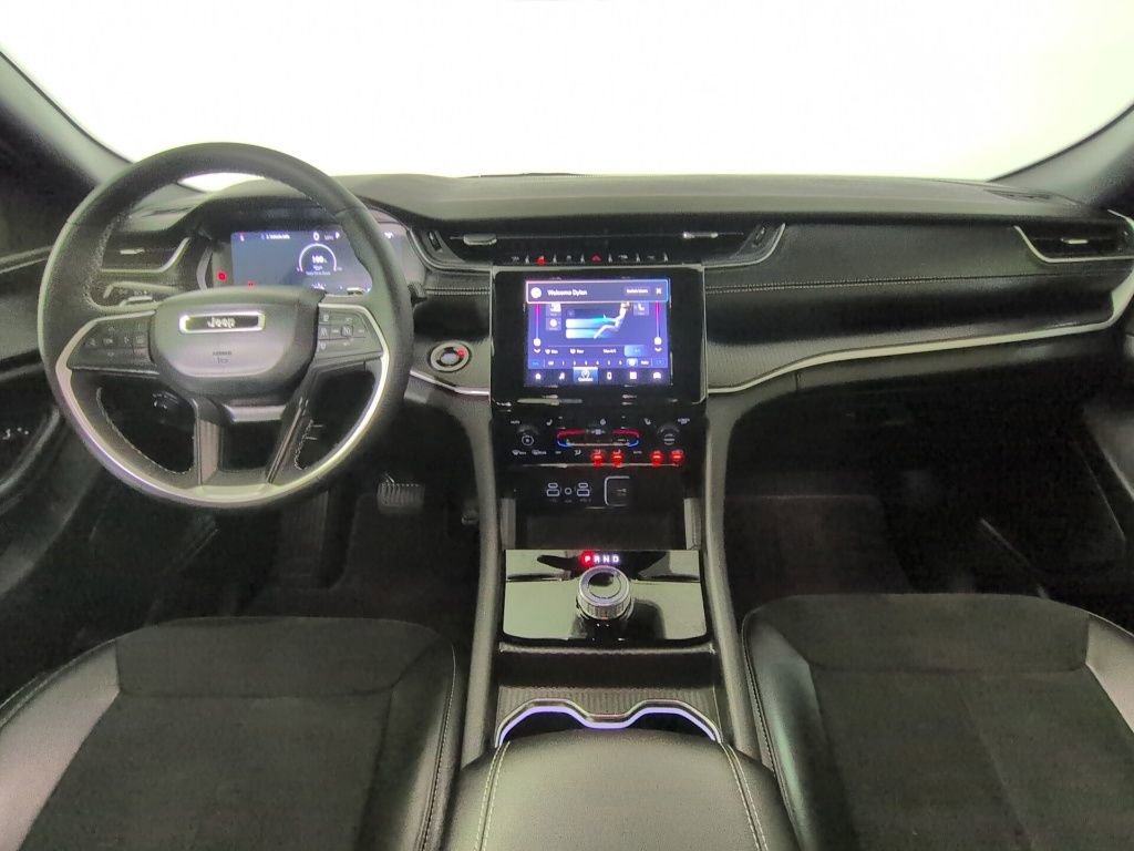Certified 2025 Jeep Grand Cherokee Altitude AWD/4WD image 16
