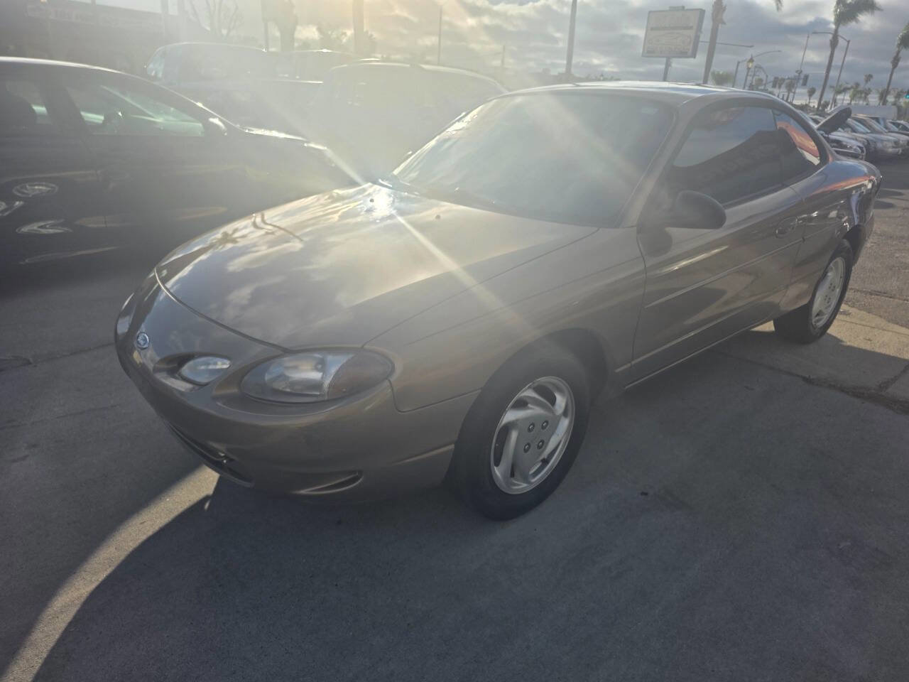 Used 1998 Ford Escort image 3