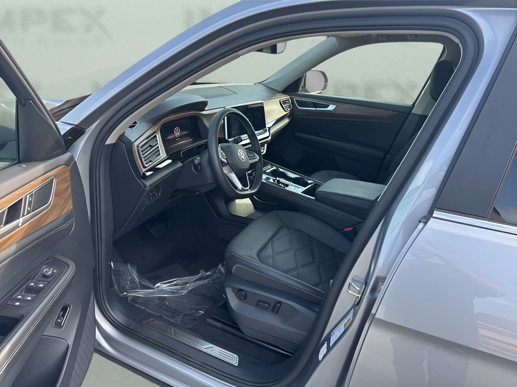 Used 2025 Volkswagen Atlas SE FWD image 9