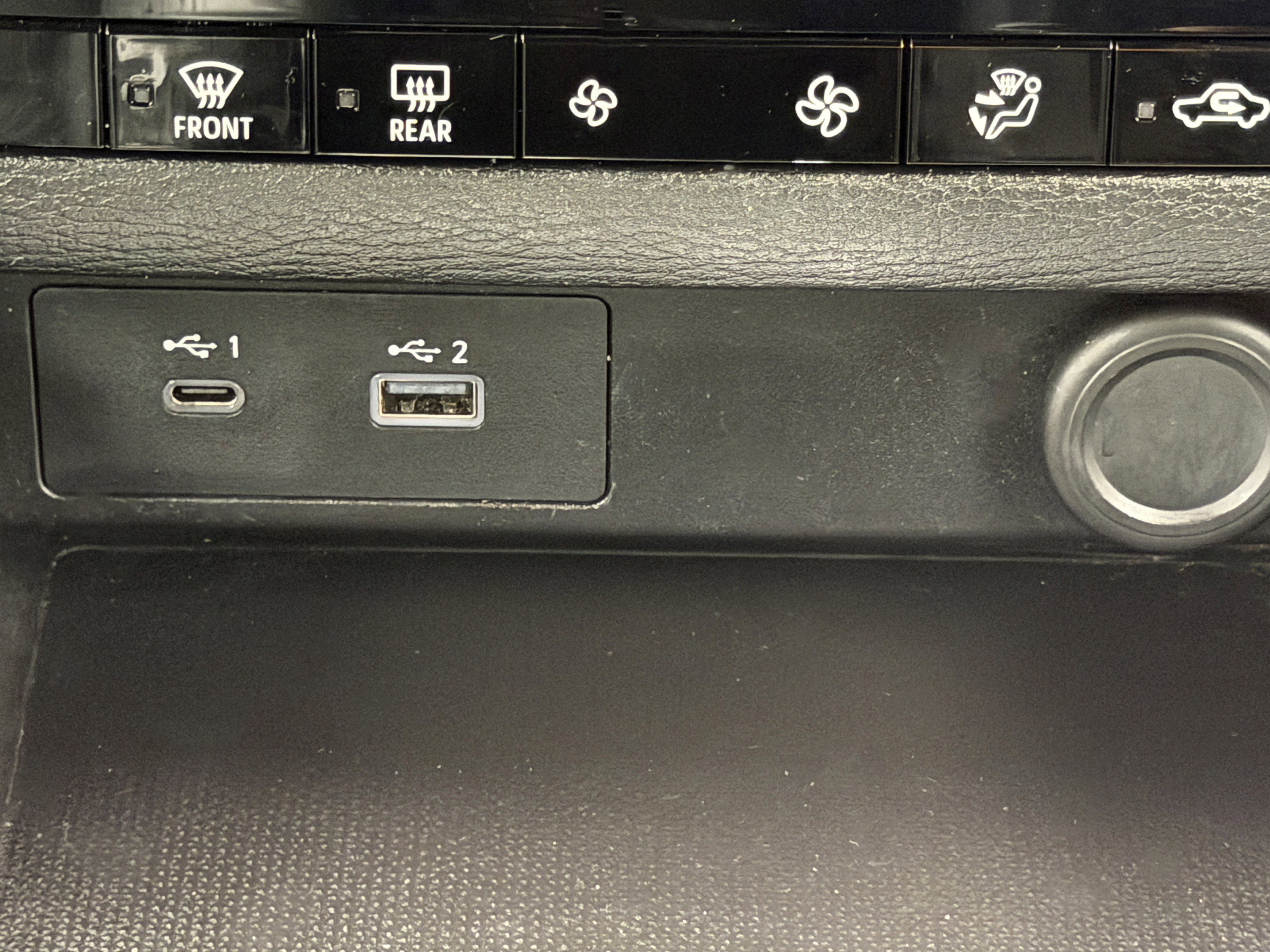 Used 2023 Mitsubishi Outlander SE Black Edition image 25