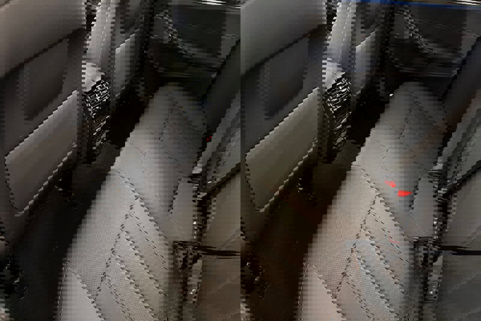 Used 2023 BMW 530e w/ M Sport Package image 4