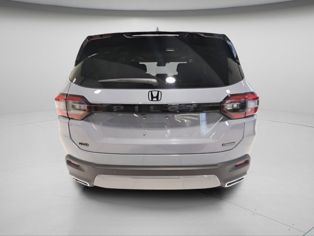 New 2026 Honda Pilot Touring image 4