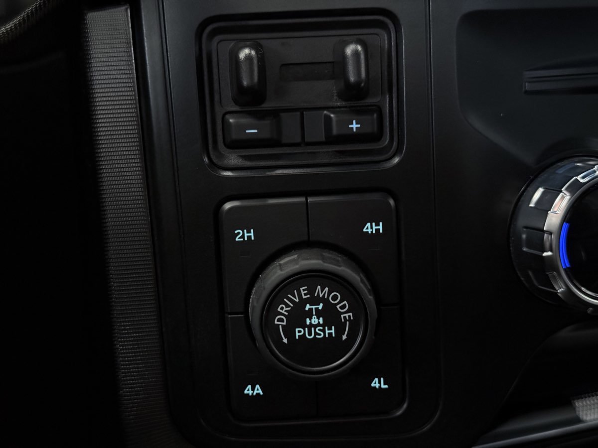 Used 2025 Ford F150 Platinum w/ FX4 Off-Road Package image 54