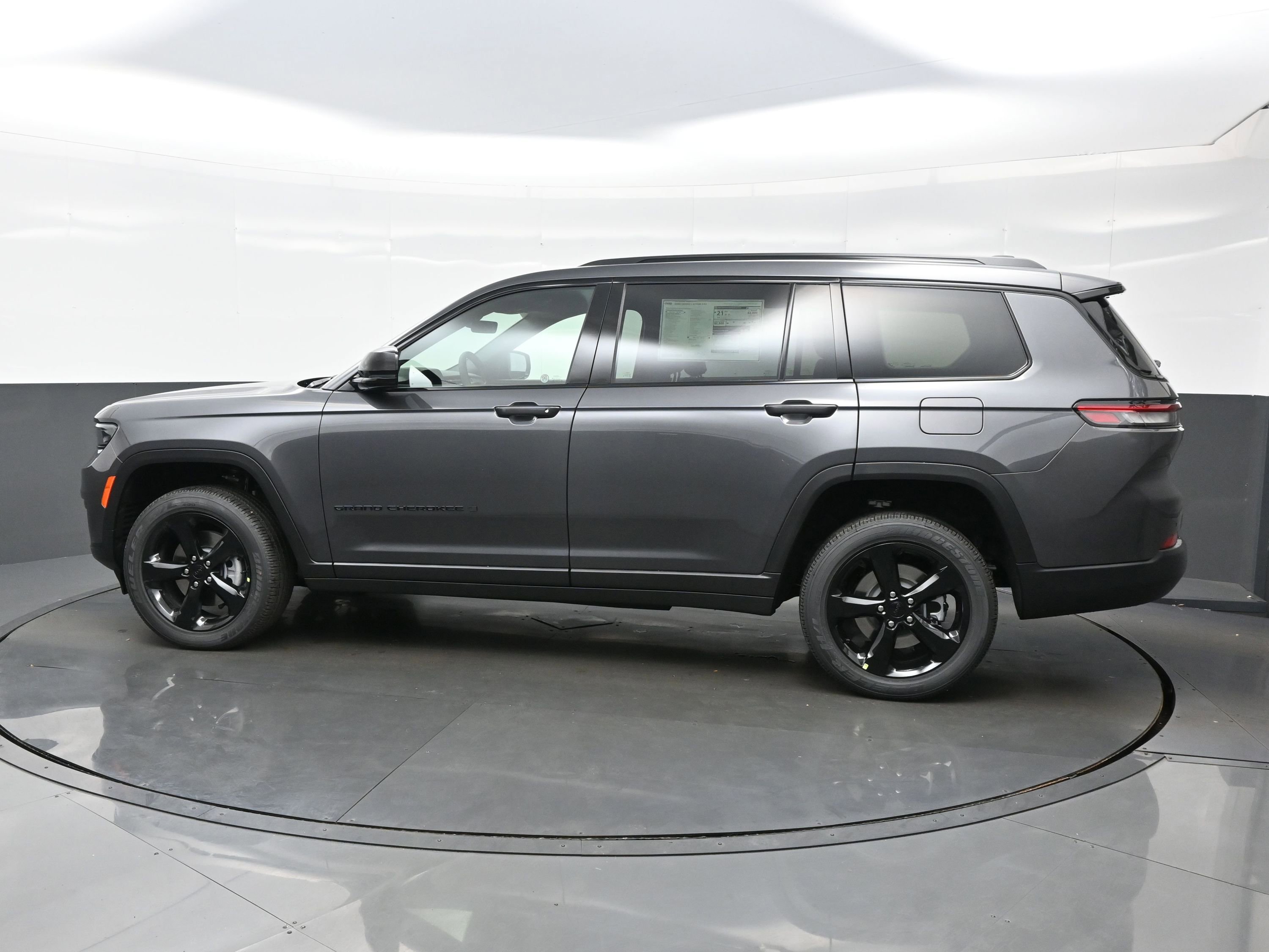 New 2025 Jeep Grand Cherokee L Altitude image 3