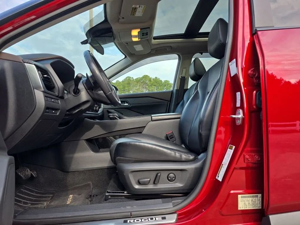 Used 2022 Nissan Rogue SV w/ SV Premium Package image 14