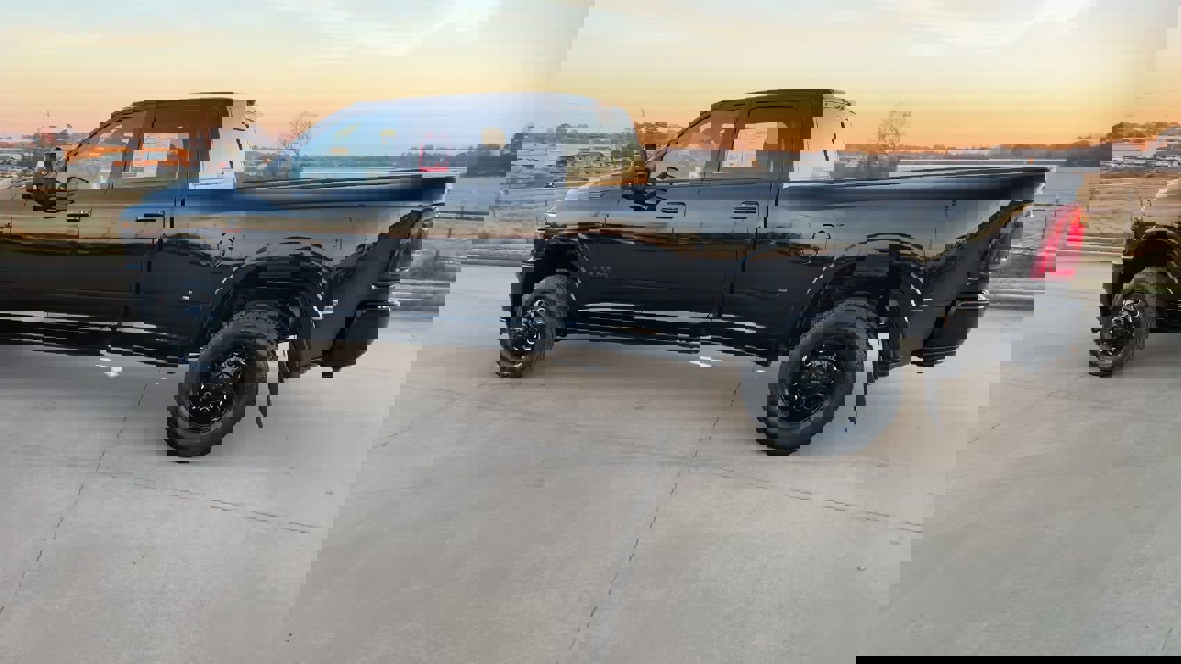 Used 2025 RAM 3500 Limited image 5