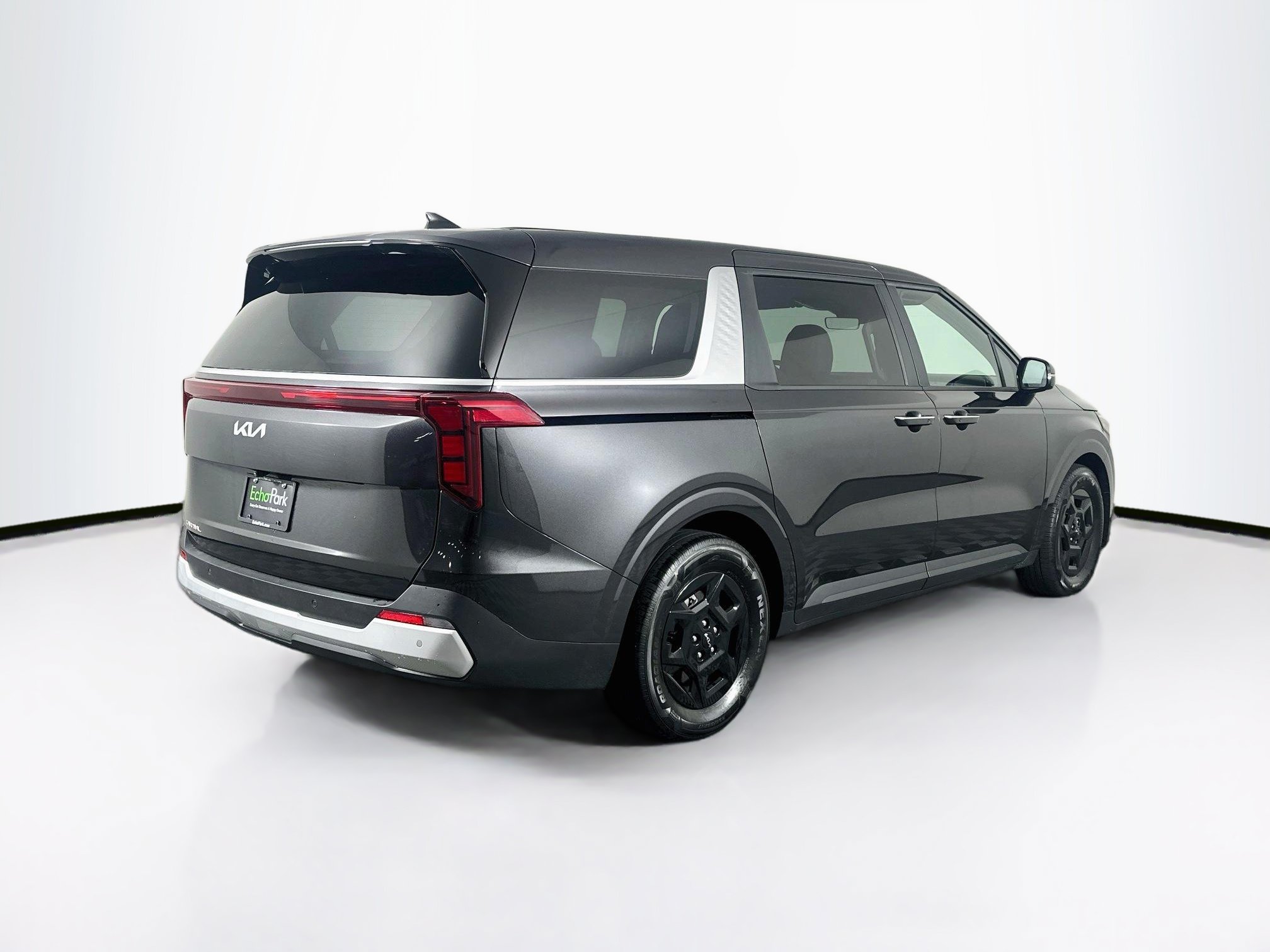 Used 2026 Kia Carnival FWD image 9