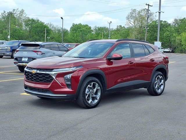 Certified 2025 Chevrolet Trax LT FWD image 1