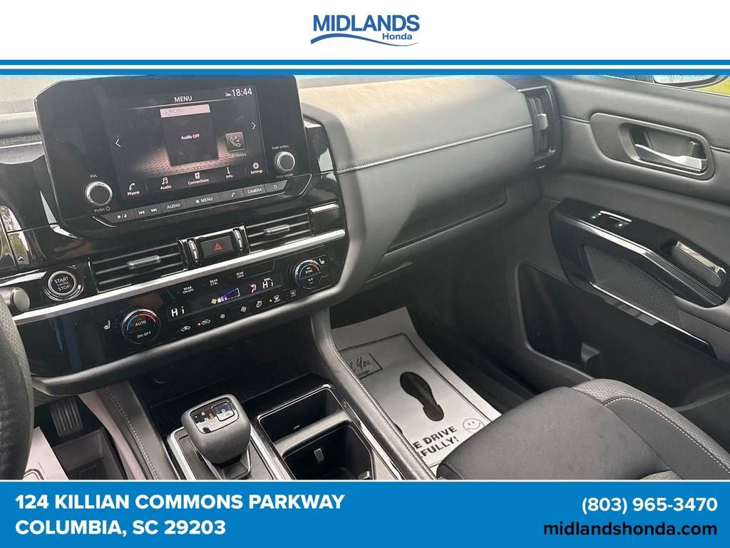 Used 2022 Nissan Pathfinder SV AWD/4WD image 21