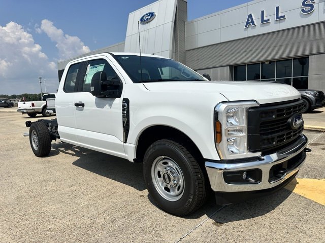 New 2026 Ford F250 XL w/ XL Chrome Package image 2