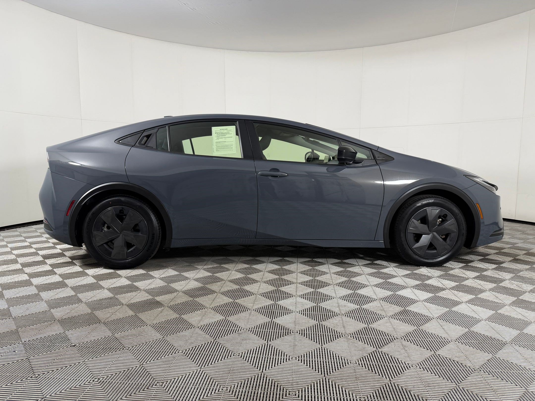 Used 2025 Toyota Prius LE FWD image 8