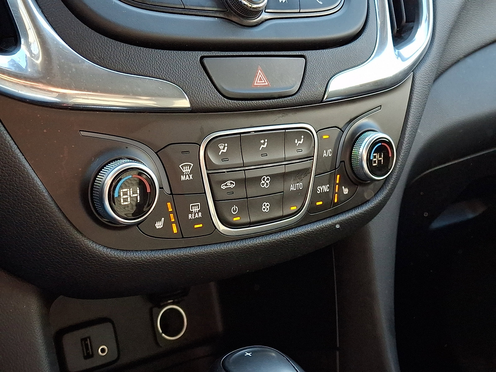 Used 2018 Chevrolet Equinox LT image 17