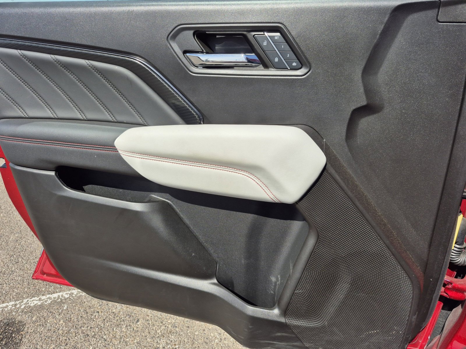 Used 2024 GMC Canyon AT4X image 15