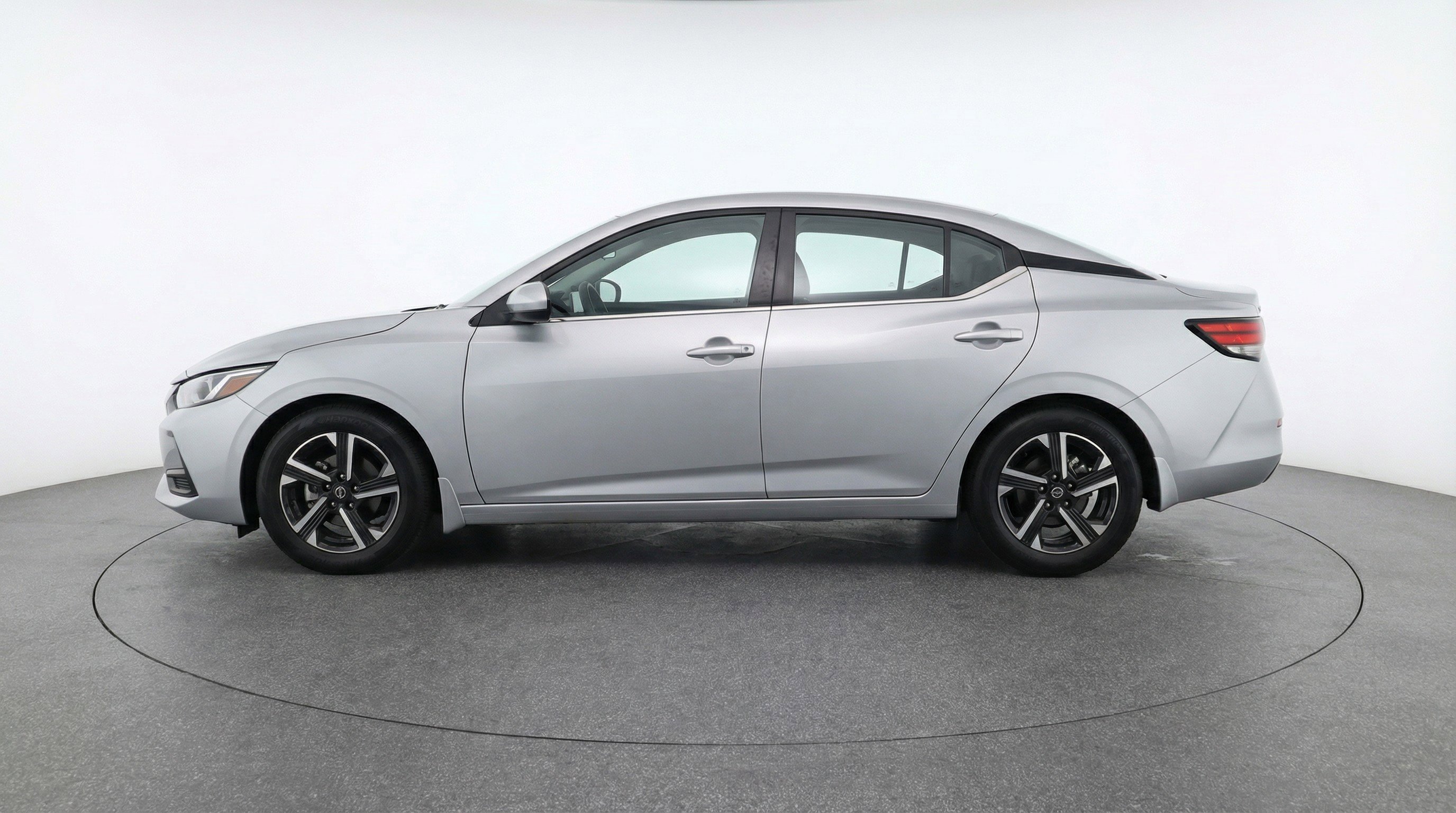 Used 2025 Nissan Sentra SV FWD image 5