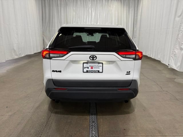 Used 2024 Toyota RAV4 LE AWD/4WD image 5