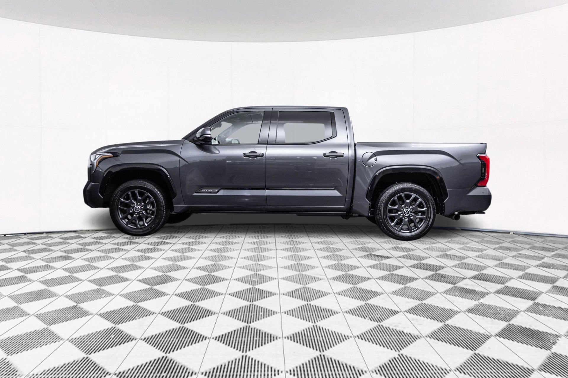 Used 2022 Toyota Tundra Platinum w/ Advanced Package AWD/4WD image 7
