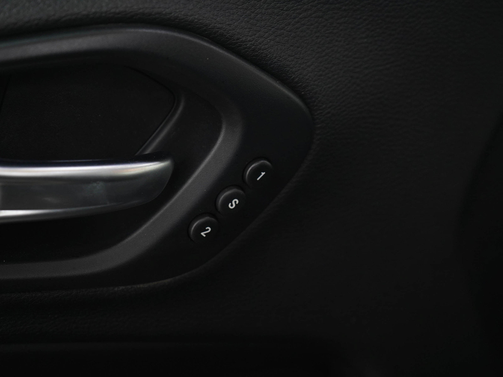 Used 2019 Jeep Cherokee Limited AWD/4WD image 23