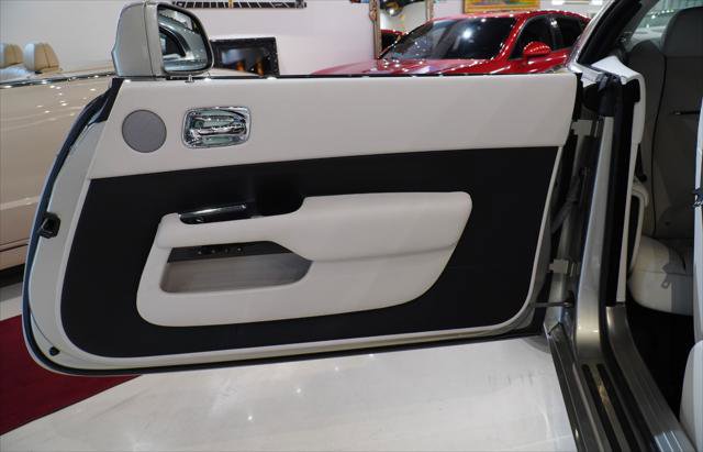 Used 2016 Rolls-Royce Wraith RWD image 27