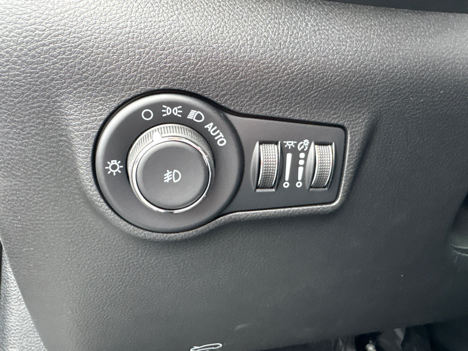 New 2026 Jeep Compass Latitude AWD/4WD image 15