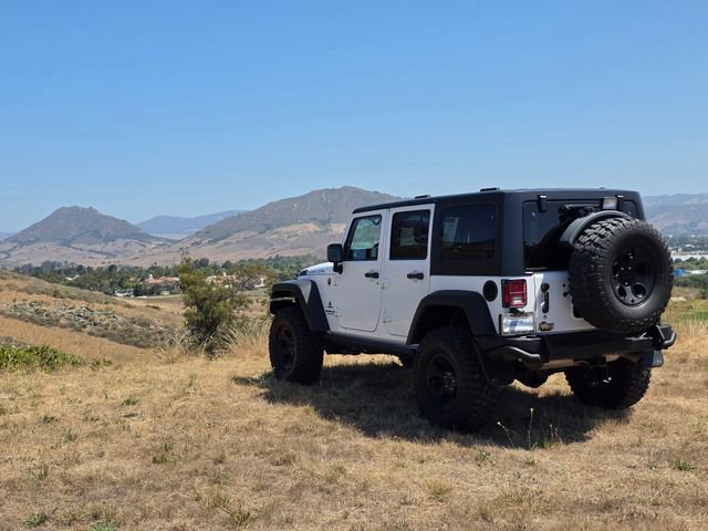 Used 2017 Jeep Wrangler Unlimited Rubicon w/ Connectivity Group AWD/4WD image 9