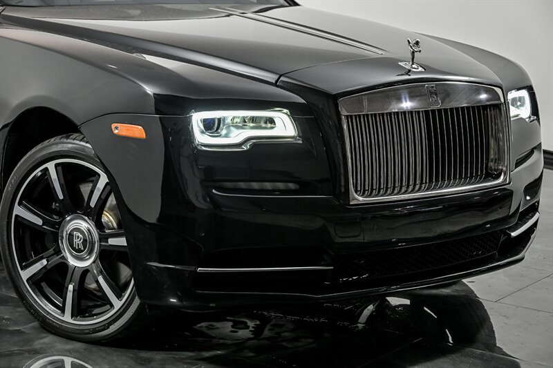 Used 2017 Rolls-Royce Wraith RWD image 2