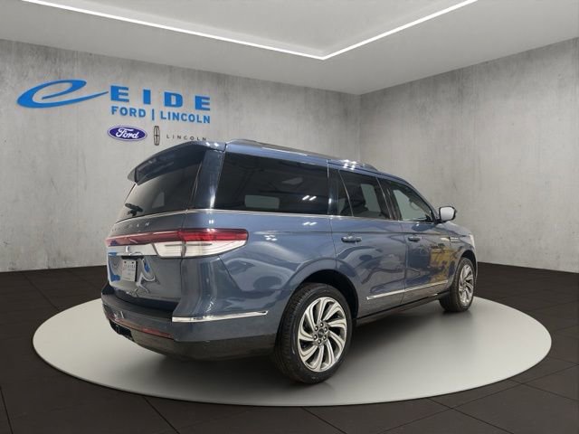 Used 2023 Lincoln Navigator Reserve image 10