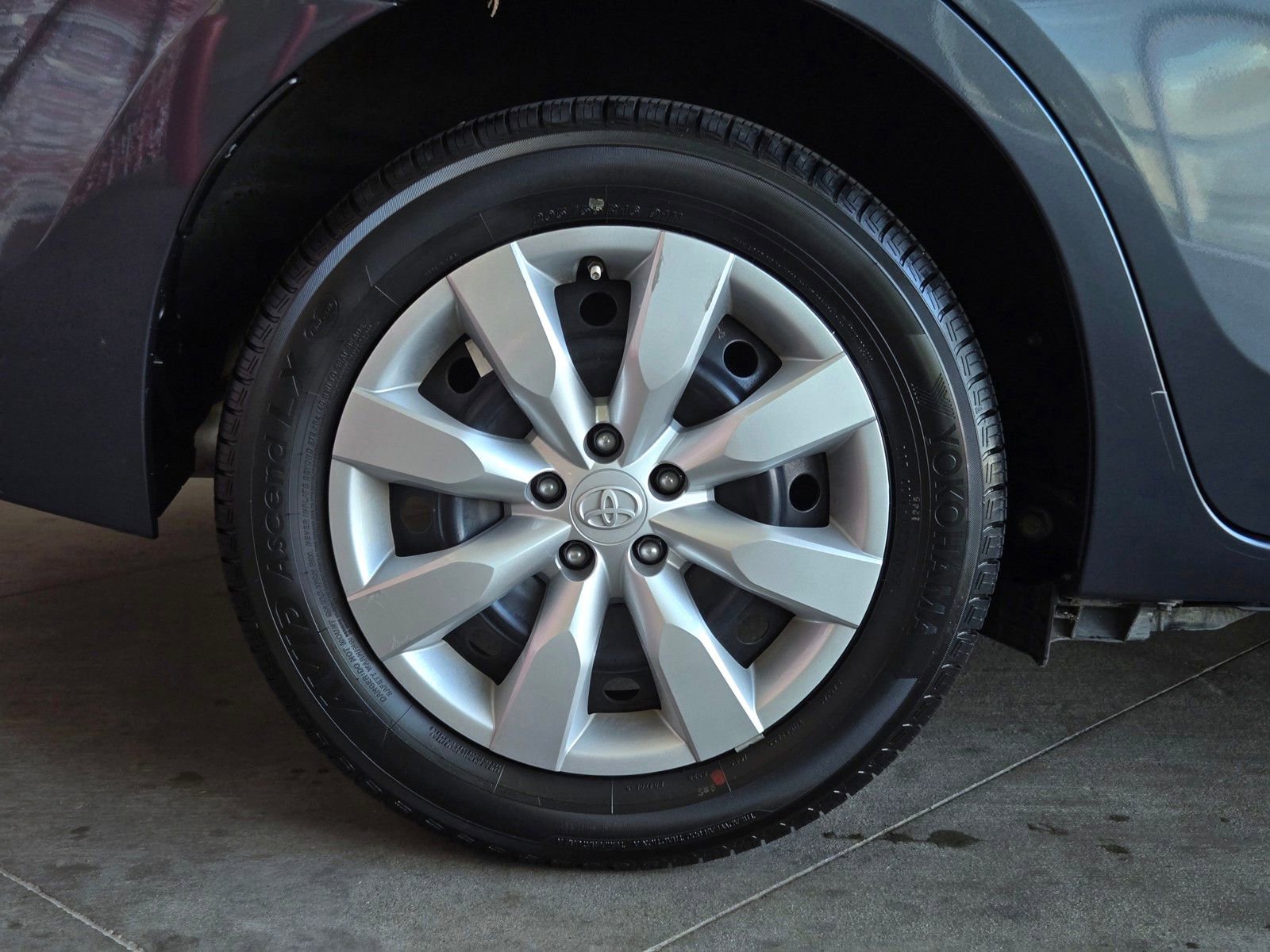 Used 2016 Toyota Corolla LE image 5